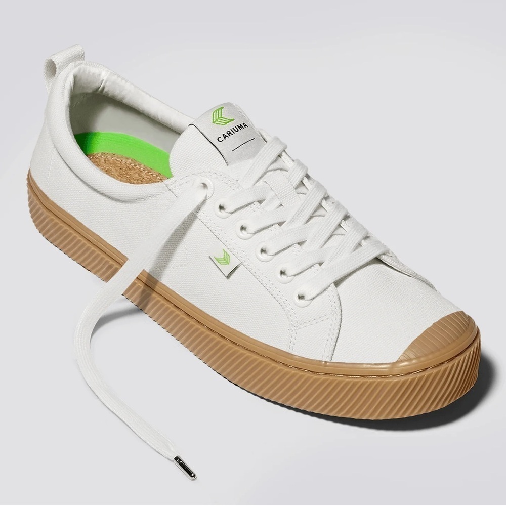 Cariuma • Off-White Gum Canvas Sneakers